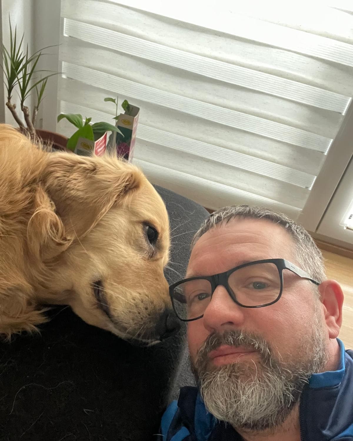 Ronny Simon mit seinem Golden Retriever